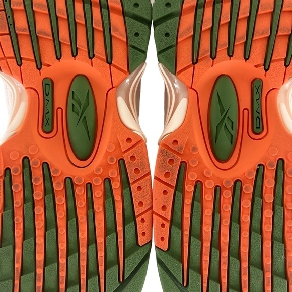 Hypebae x Reebok DM Thrill Sneaker Shoes - Picture 9 of 12